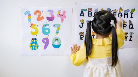 Learning the Alphabet- 4 Activities to Teach Your Montessori Preschooler - Montessori preschool in Winnetka - Valor Montessori Prep